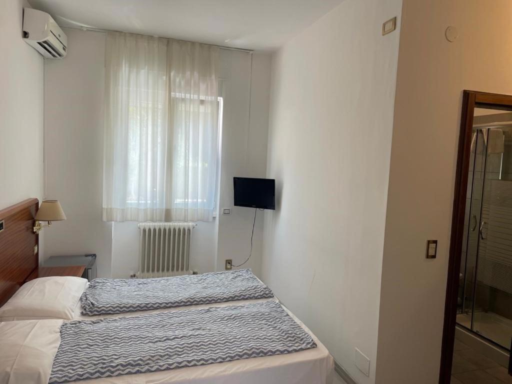 Hotel Gardesana Riva del Garda Esterno foto