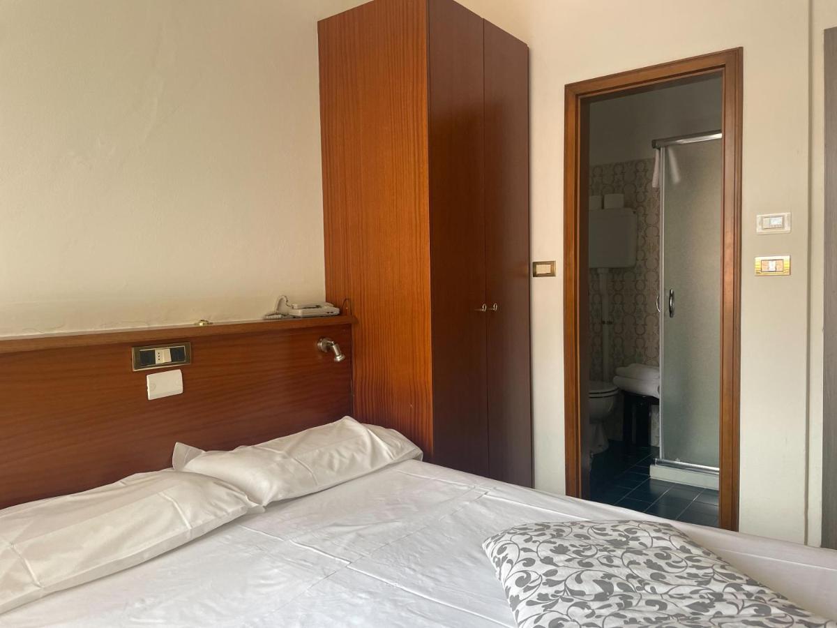 Hotel Gardesana Riva del Garda Esterno foto
