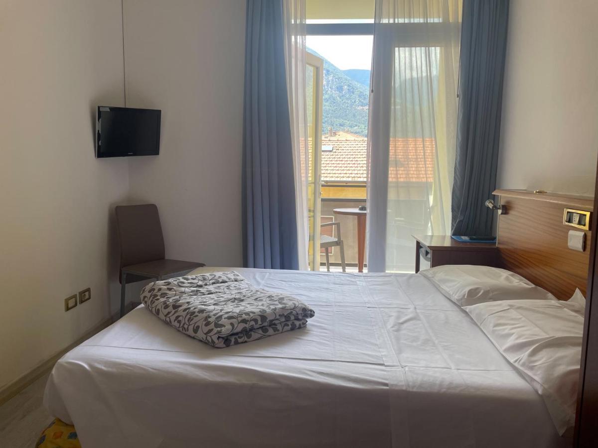 Hotel Gardesana Riva del Garda Esterno foto