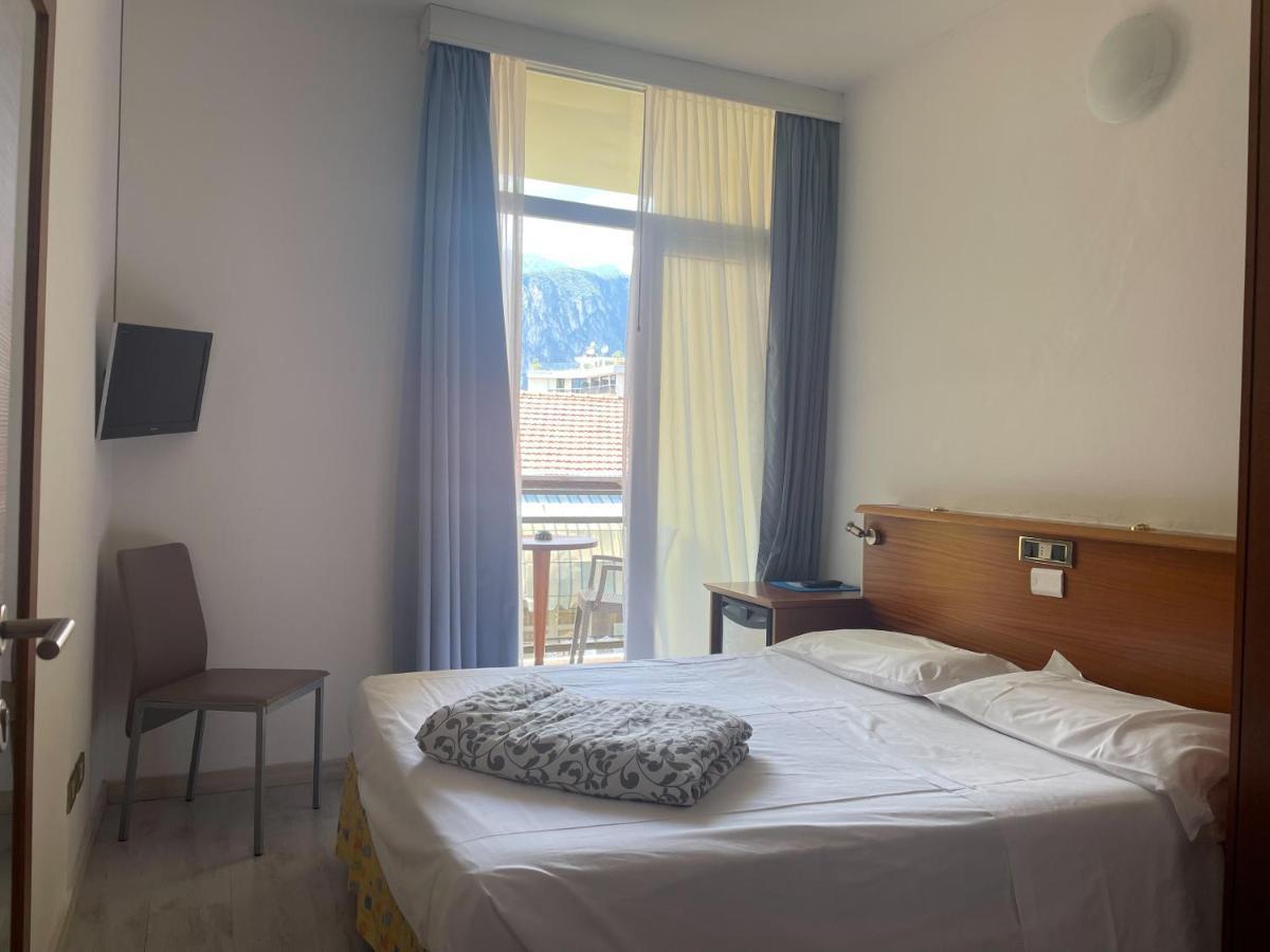 Hotel Gardesana Riva del Garda Esterno foto