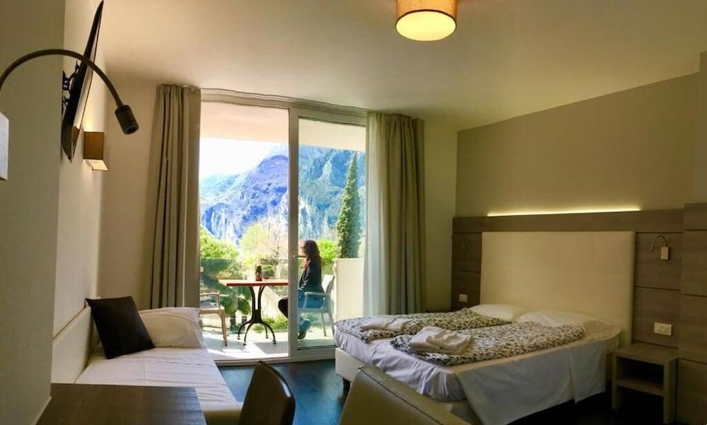 Hotel Gardesana Riva del Garda Esterno foto