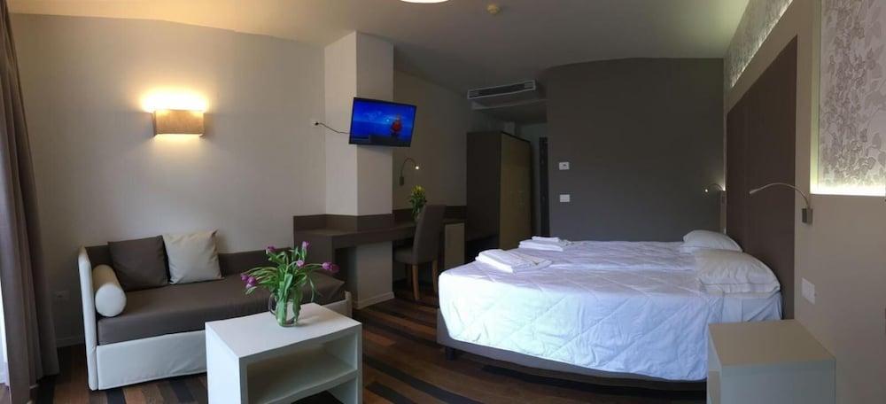 Hotel Gardesana Riva del Garda Esterno foto