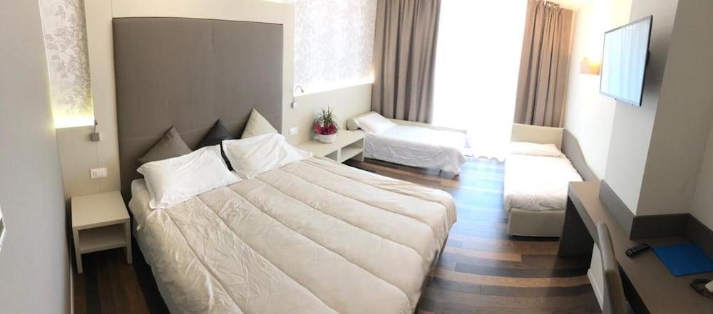 Hotel Gardesana Riva del Garda Esterno foto