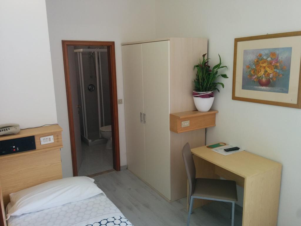 Hotel Gardesana Riva del Garda Esterno foto