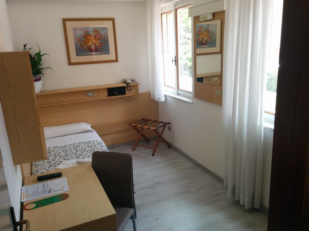 Hotel Gardesana Riva del Garda Esterno foto