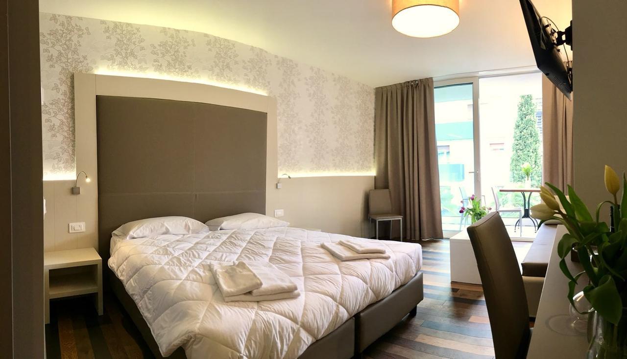 Hotel Gardesana Riva del Garda Esterno foto