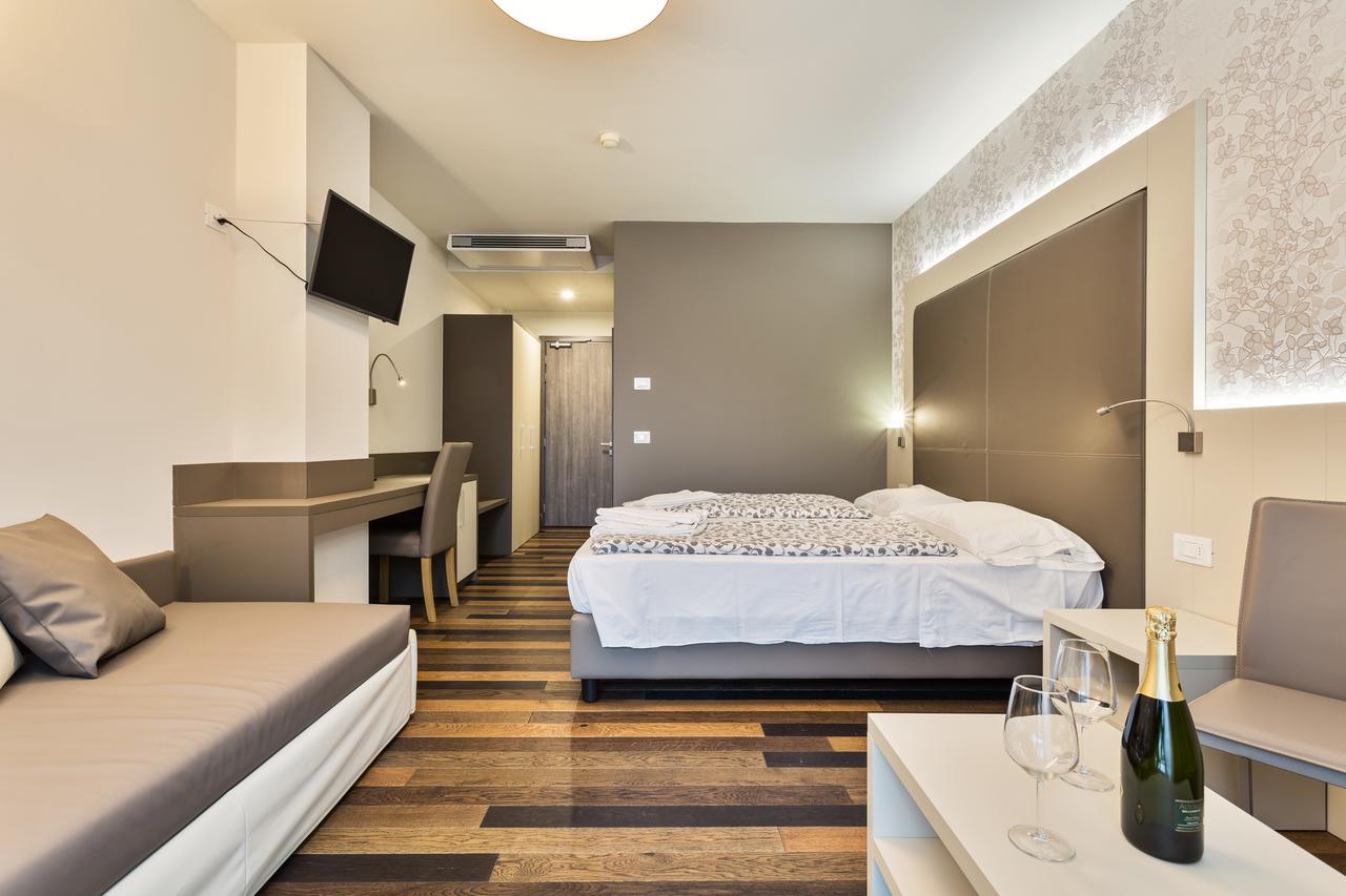 Hotel Gardesana Riva del Garda Esterno foto