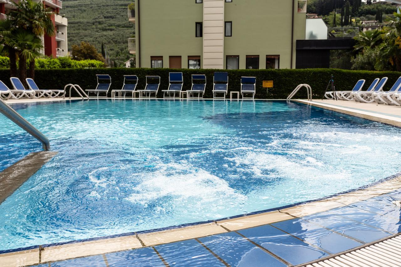 Hotel Gardesana Riva del Garda Esterno foto