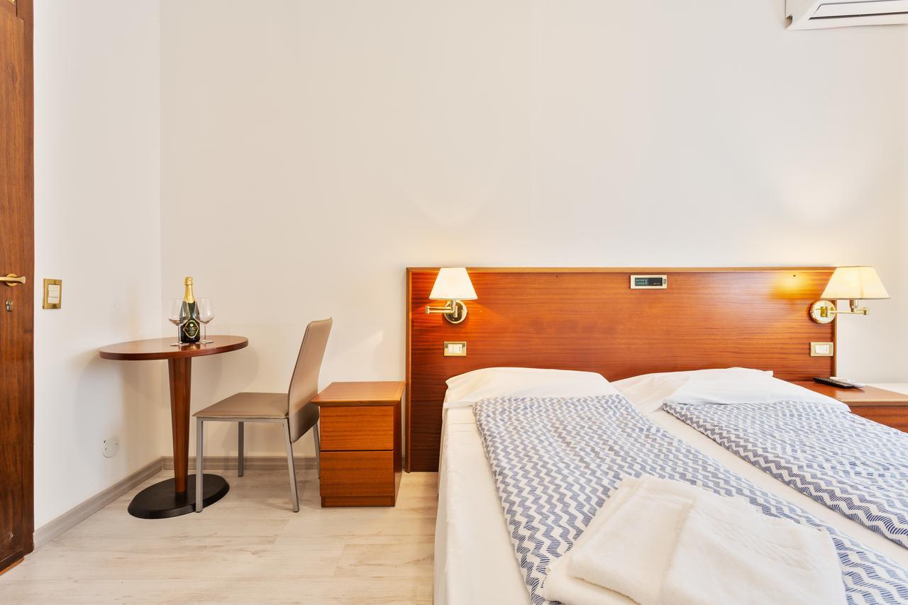 Hotel Gardesana Riva del Garda Esterno foto