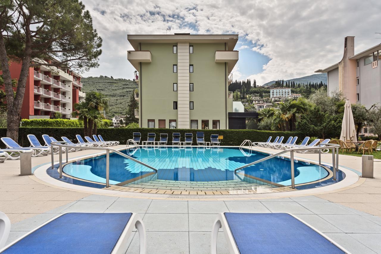 Hotel Gardesana Riva del Garda Esterno foto