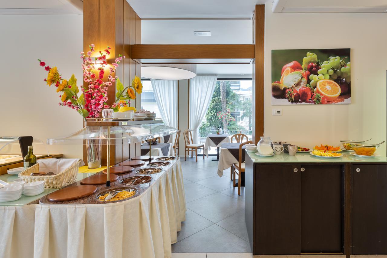 Hotel Gardesana Riva del Garda Esterno foto