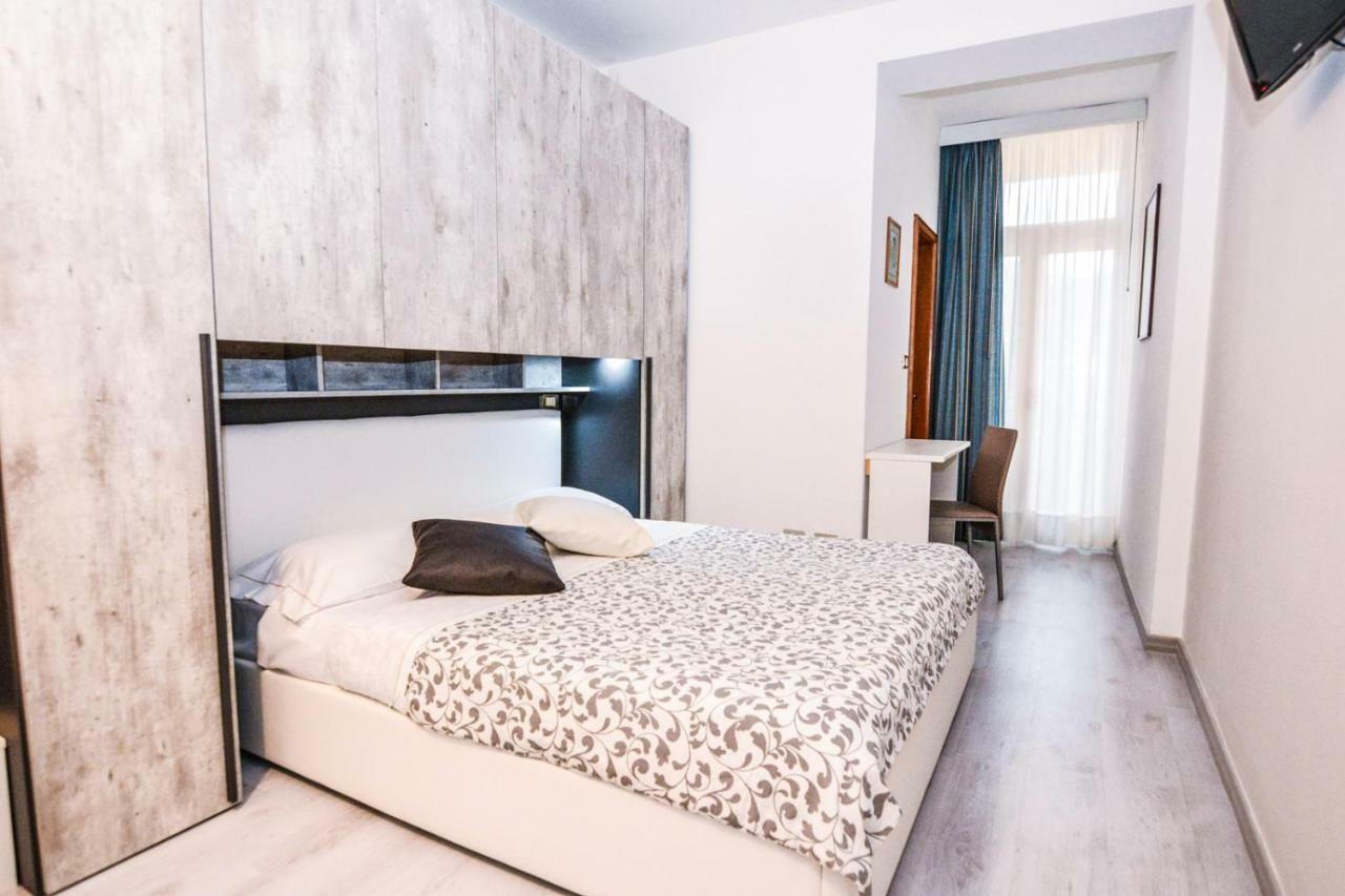 Hotel Gardesana Riva del Garda Esterno foto