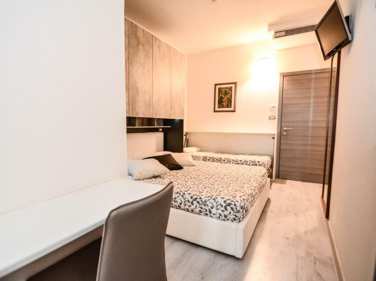 Hotel Gardesana Riva del Garda Esterno foto